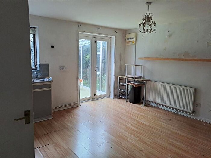 1 Bedroom Flat For Sale In Pickwick Court, Shifnal And Parking Spaces, TF11