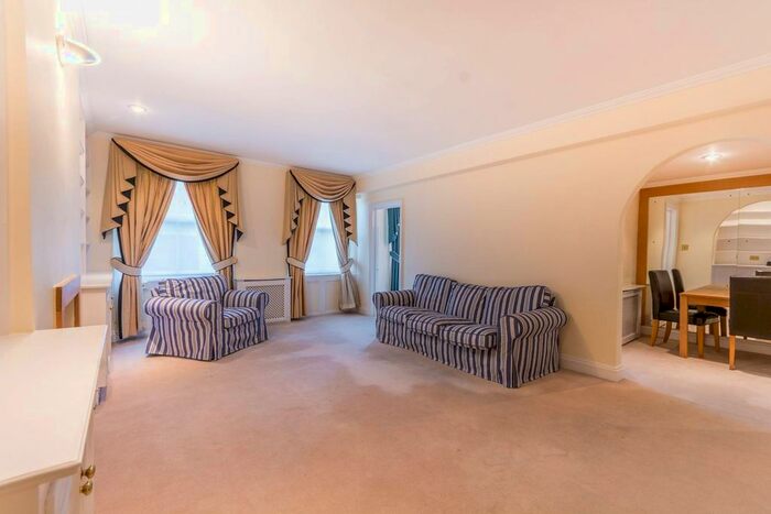 2 Bedroom Flat To Rent In Hinde Street, Marylebone, London, W1U