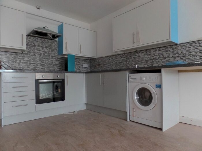 2 Bedroom Flat To Rent In High Street, West Drayton, UB7