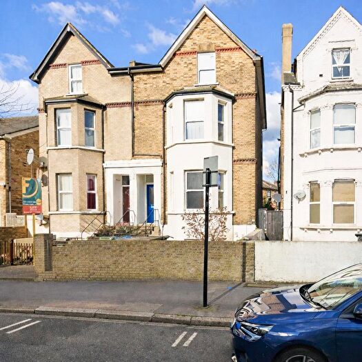 3 Bedroom Flat To Rent In Oakfield Road, Croydon, CR0