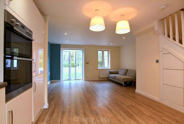 3 Bedroom Semi-Detached House To Rent In Oak Farm Close, Milcombe, OX15