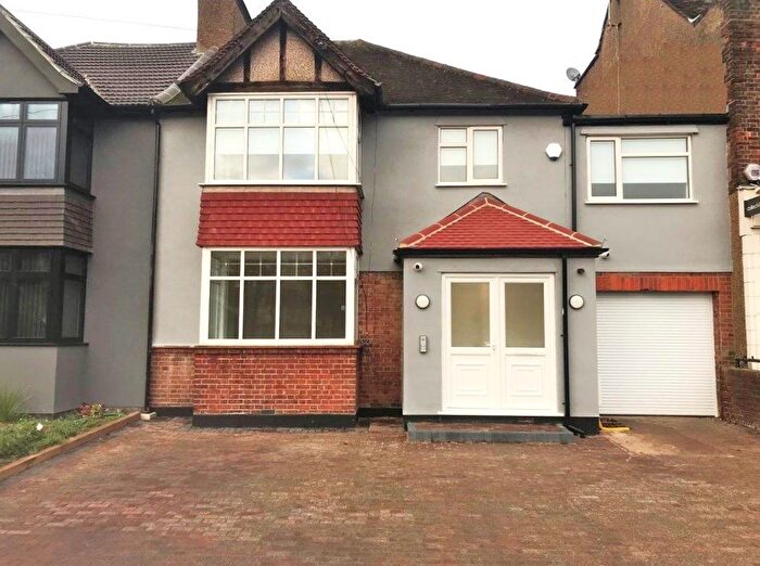 4 Bedroom Flat To Rent In College Hill Road, Harrow Weald, HA3