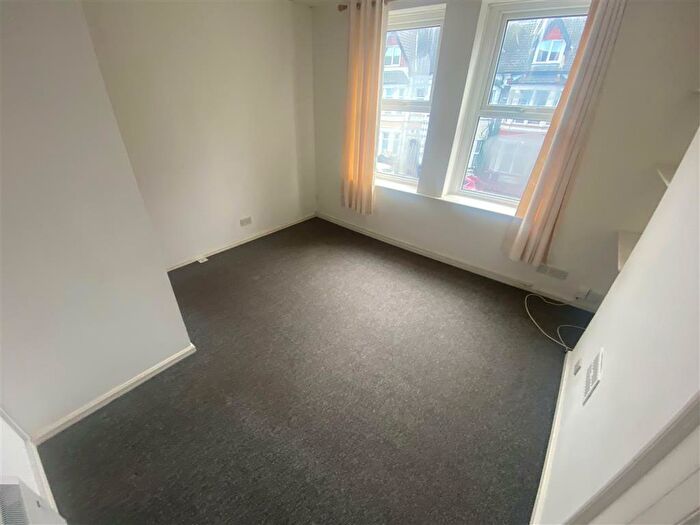 1 Bedroom Flat To Rent In Despenser Street, Cardiff, CF11
