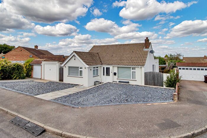 4 Bedroom Bungalow For Sale In Lilac Place, Meopham, Gravesend, Kent, DA13