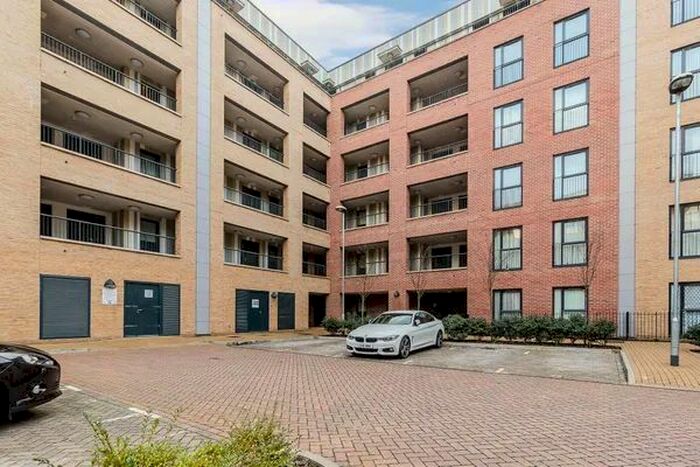 1 Bedroom Flat To Rent In Wave Court, Romford, RM7