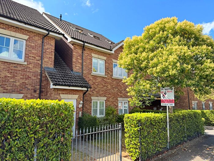 2 Bedroom Flat For Sale In Worcester Court, Murrells Lane, Camberley, Surrey, GU15