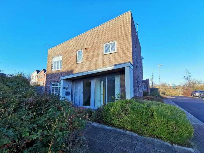 3 Bedroom Semi-Detached House To Rent In Parson Courtyard, Gateshead, NE8