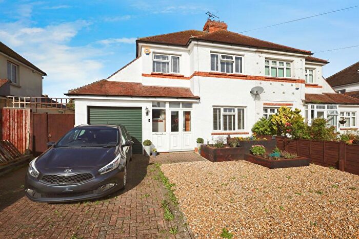3 Bedroom Semi-Detached House For Sale In Western Avenue, Polegate, BN26