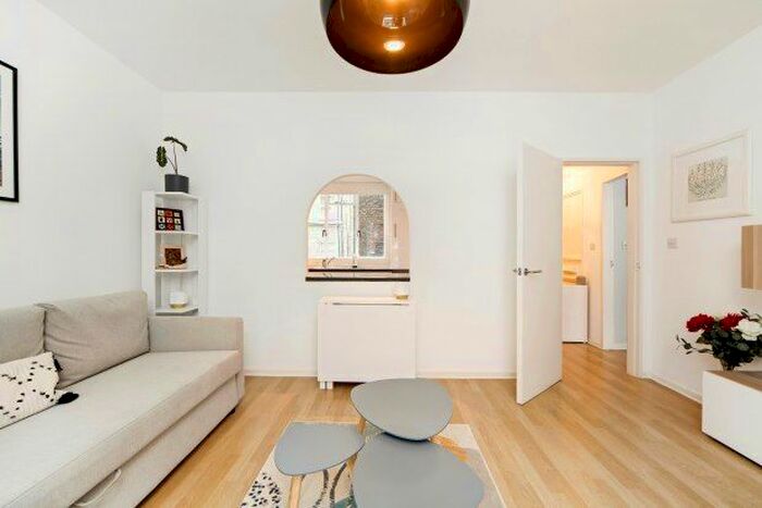 1 Bedroom Flat To Rent In Tedworth Square, London, SW3