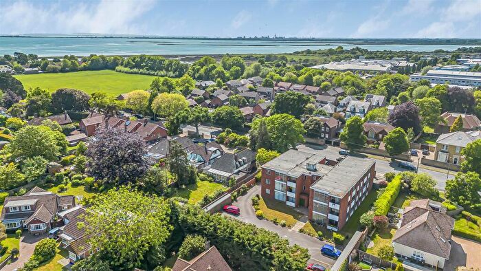 3 Bedroom Flat For Sale In Longmead Court, Langstone Court, PO9