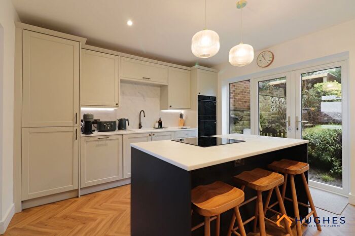 3 Bedroom Semi Detached House For Sale In Falcon Road, Dronfield, S18