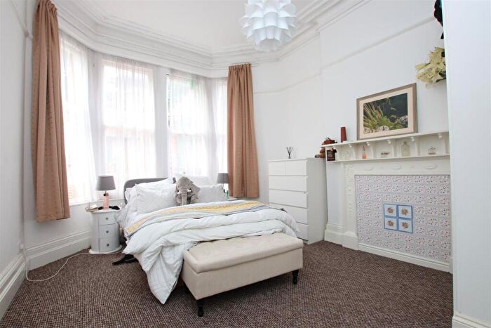 2 Bedroom Flat To Rent In Downleaze, Stoke Bishop, Bristol, BS9