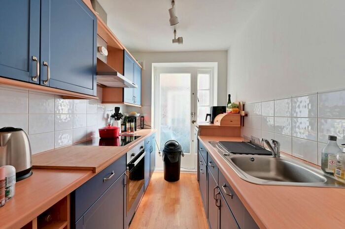 1 Bedroom Flat To Rent In Keswick Road, East Putney, London, SW15