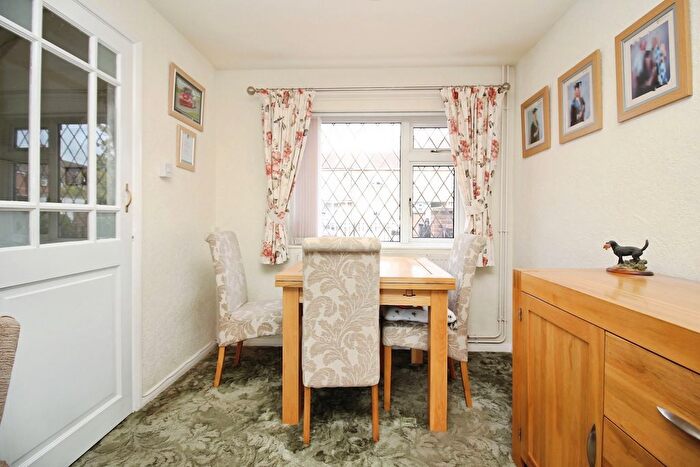 3 Bedroom Semi-Detached House For Sale In Mostyn Avenue, Syston, LE7