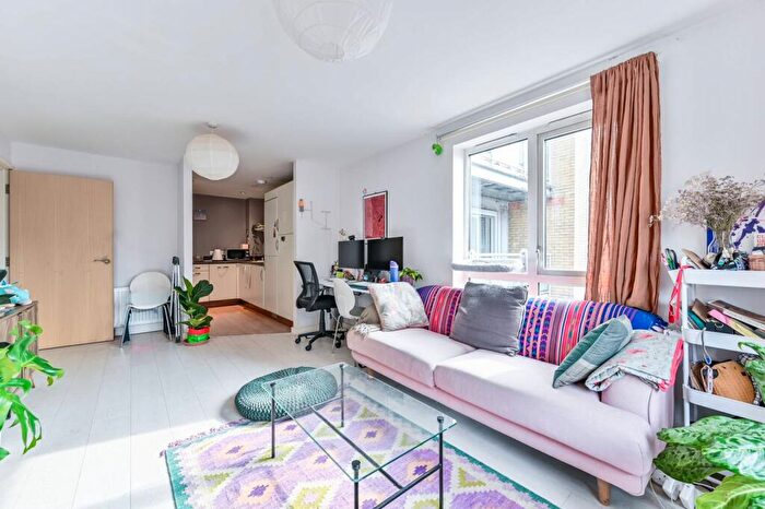 1 Bedroom Flat For Sale In Seven Sisters Road, Finsbury Park, London, N4