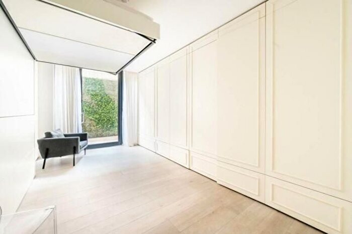 Studio To Rent In Loftus Road, London, London, W12