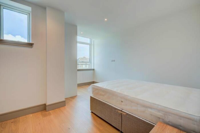 2 Bedroom Flat To Rent In Broad House, Imperial Drive, Harrow, HA2