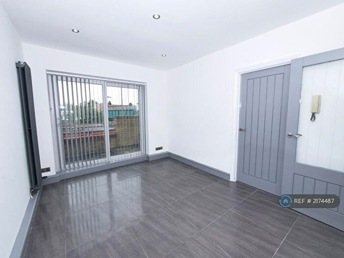 2 Bedroom Maisonette To Rent In St. Awdrys Road, Barking, IG11