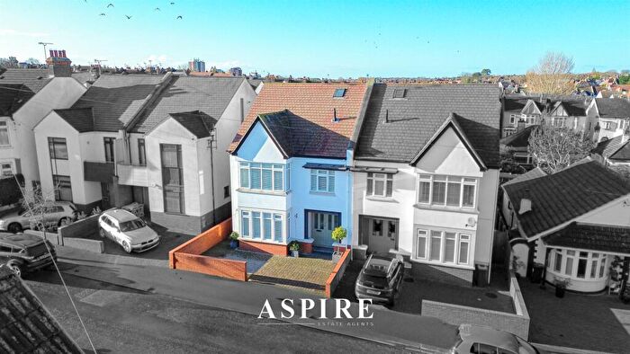 5 Bedroom Semi-Detached House For Sale In Leigham Court Drive, Leigh-On-Sea, SS9