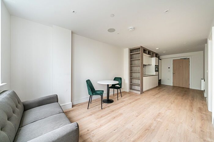 Studio To Rent In Brighton Road, Purley, CR8