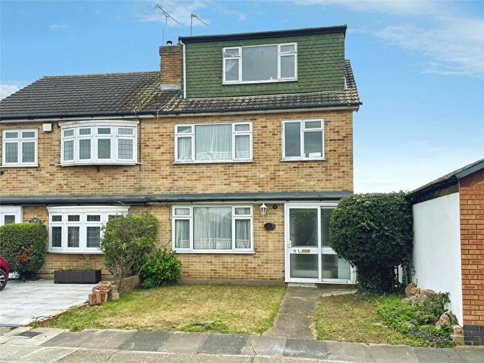 5 Bedroom Semi Detached House For Sale In Hamlet Close, Collier Row, RM5