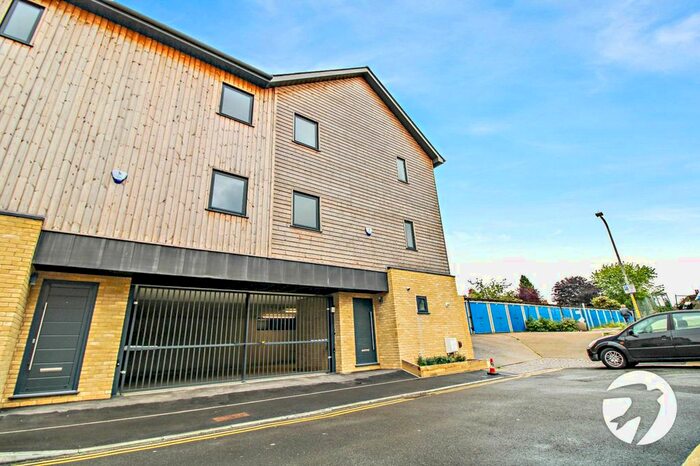 2 Bedroom Town House To Rent In Alfred Road, Gravesend, Kent, DA11