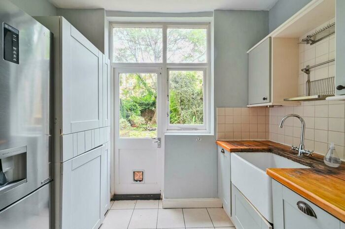 2 Bedroom Maisonette To Rent In St Pauls Road, Islington, London, N1