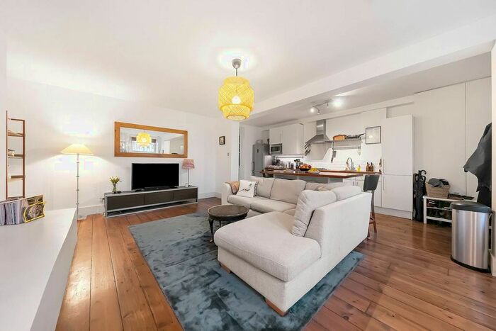 2 Bedroom Flat To Rent In Clapham Common South Side, Abbeville Village, London, SW4