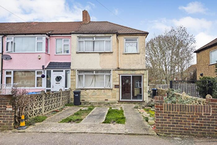 3 Bedroom End Of Terrace House For Sale In Somerset Road, Enfield, EN3