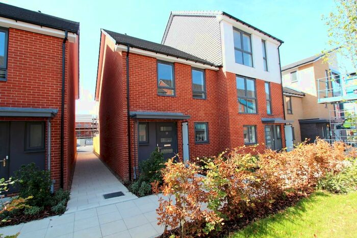 3 Bedroom Semi-Detached House To Rent In Woolhampton Way, Kennet Island, Reading, RG2