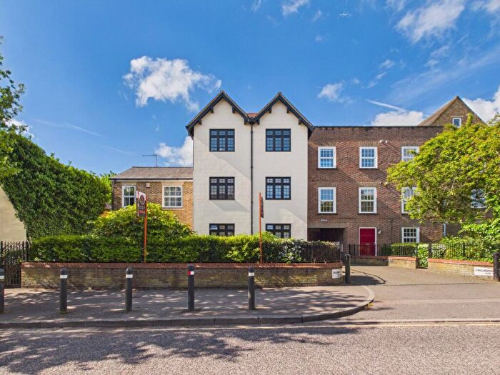1 Bedroom Property For Sale In High Street, Berkhamsted, Hertfordshire, HP4