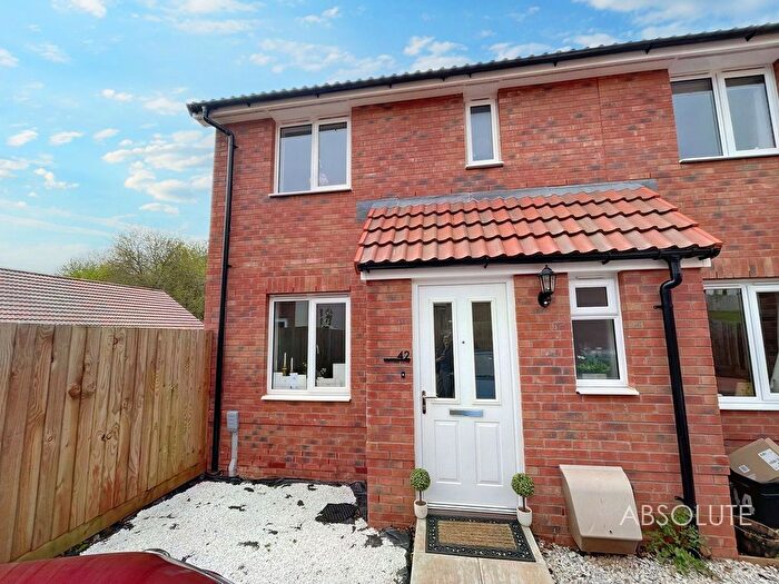 3 Bedroom End Of Terrace House To Rent In Luscombe Close, Paignton, TQ3