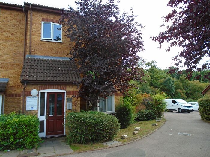 1 Bedroom Flat To Rent In Greenway Close, London, N11