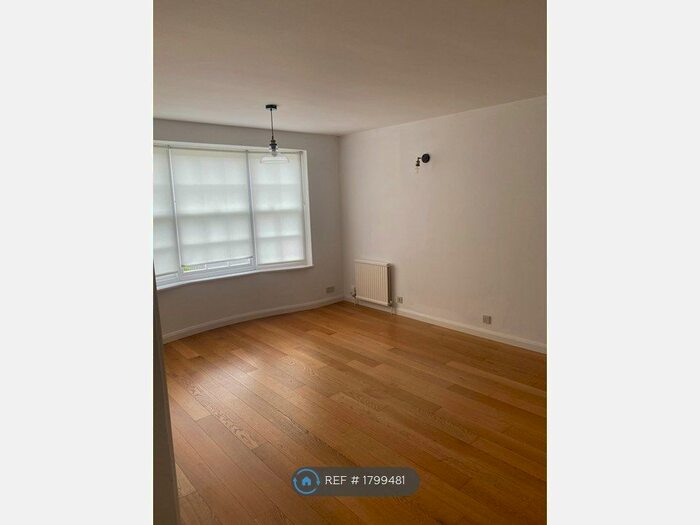 2 Bedroom Flat To Rent In Cottenham Park Road, London, SW20