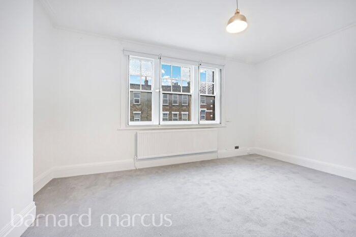 3 Bedroom Flat To Rent In Battersea Rise, Clapham Junction, London, SW11