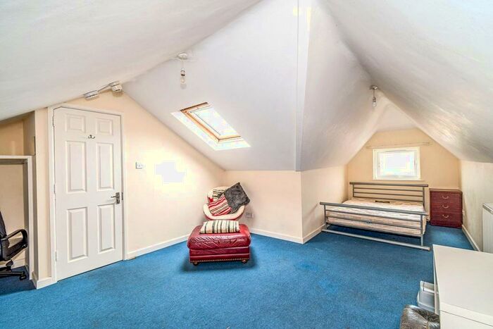 5 Bedroom Semi-Detached House To Rent In Portswood Road, Southampton, Hampshire, SO17