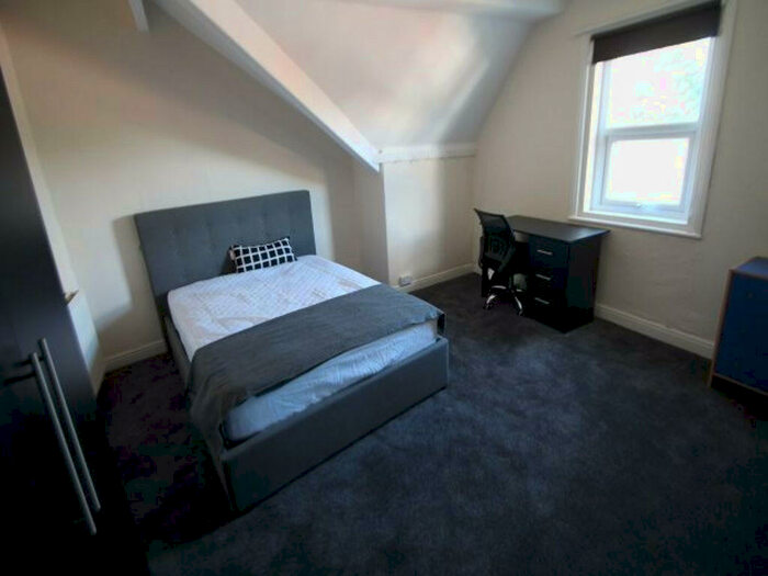 4 Bedroom House To Rent In Hartley Avenue, Leeds, LS6
