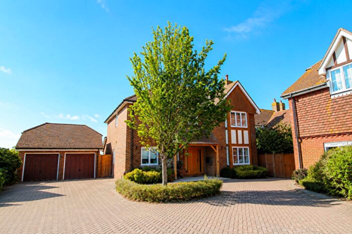 4 Bedroom Detached House For Sale In Foreland Heights, Broadstairs, CT10