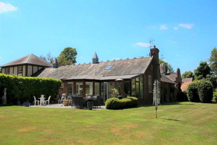 3 Bedroom Bungalow For Sale In Roxley Court, Willian, Letchworth Garden City, SG6