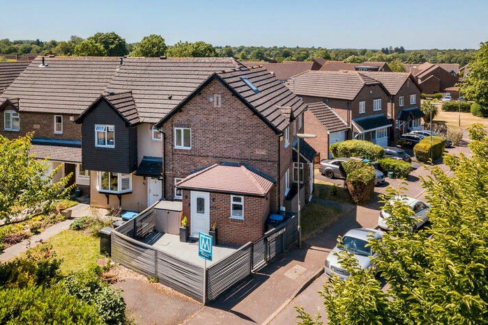 1 Bedroom Semi-Detached House To Rent In Fairbourne Lane, CR3