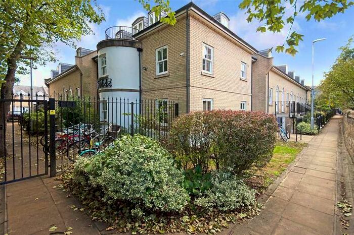 2 Bedroom Flat To Rent In St Pauls Walk, Cambridge, CB1