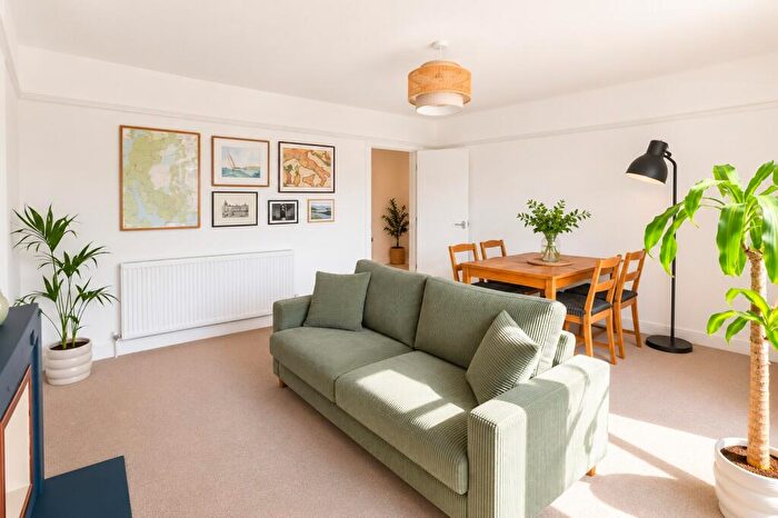 2 Bedroom Flat To Rent In Queenstown Road, Southampton, SO15