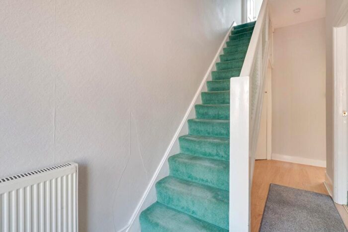 3 Bedroom End Of Terrace House For Sale In Central Avenue, Southend-on-Sea, SS2