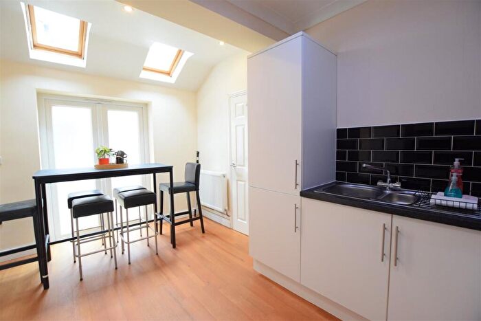 5 Bedroom Terraced House To Rent In Derwent Street - Student House - /, LN1
