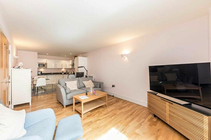 2 Bedroom Flat To Rent In Hatton Wall, Black Bull Court, EC1N
