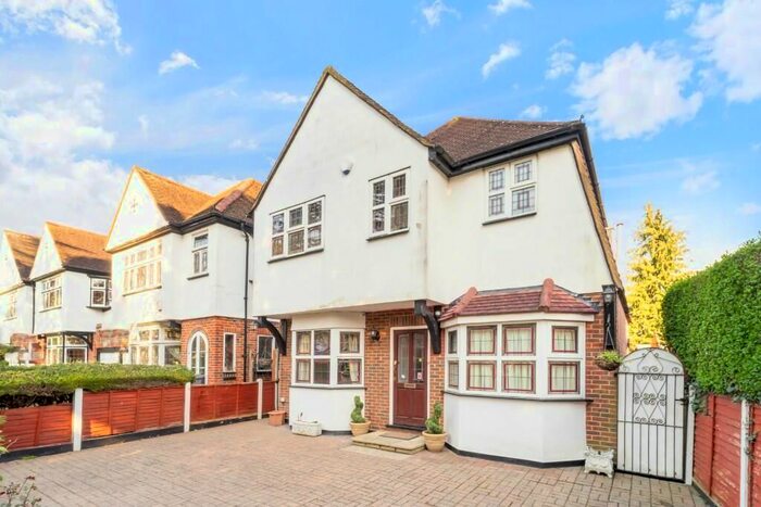 4 Bedroom Detached House To Rent In St. Lawrence Drive, Eastcote, Pinner, HA5