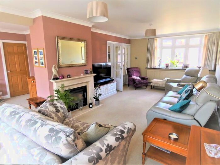 5 Bedroom Detached House For Sale In Eastcliff Close, Lee-On-The-Solent, PO13