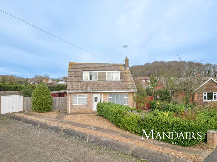 3 Bedroom Chalet For Sale In Ullswater Avenue, Gunthorpe, Peterborough, PE4