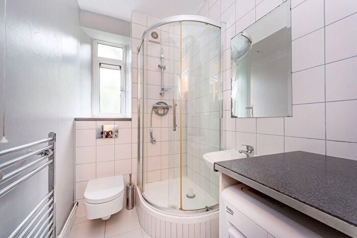 1 Bedroom Flat To Rent In White City Estate, Shepherd's Bush, London, W12
