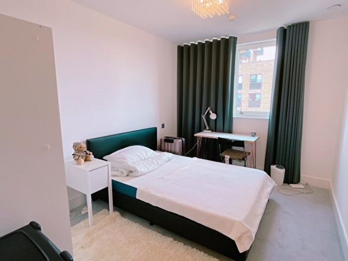 Studio To Rent In Western Road, Southall, UB2